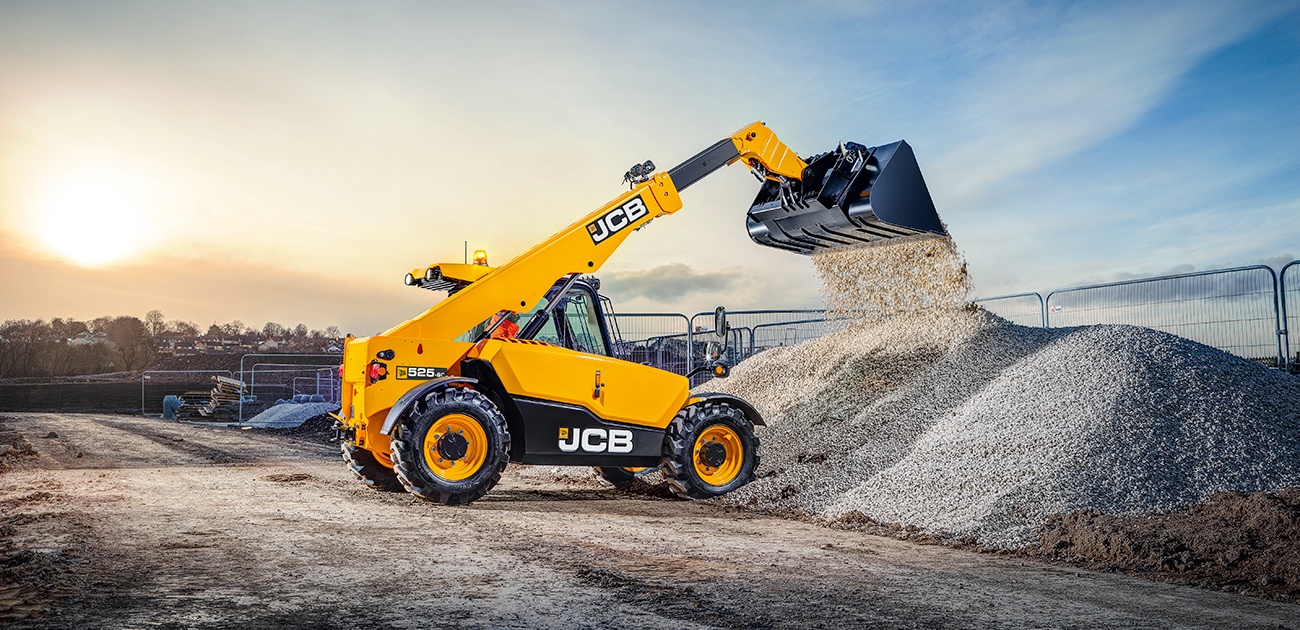 JCB 525-60 telehandler unloading its shovel