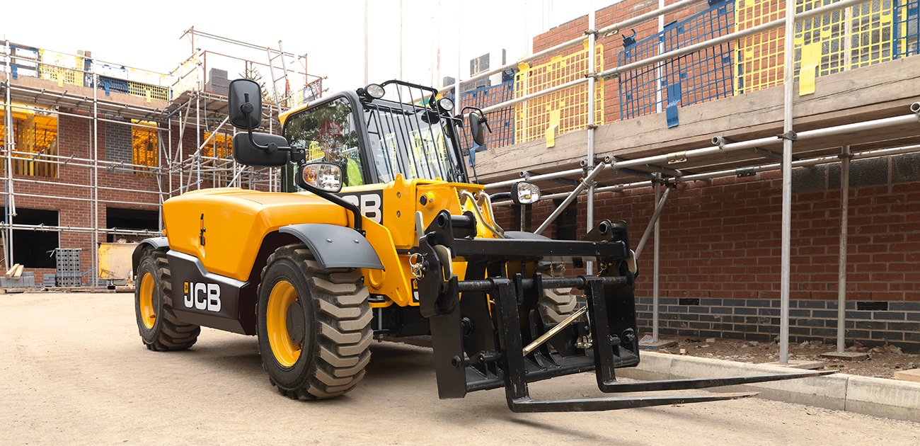 JCB 525-60 driving through site