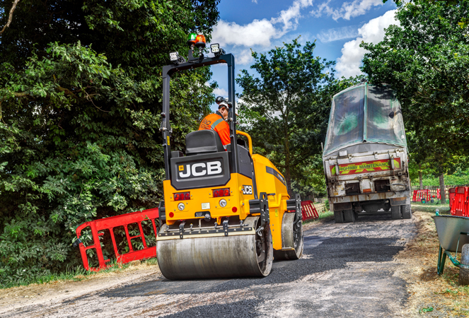 CT160-80/100 Vibratory Tandem Roller compacting road