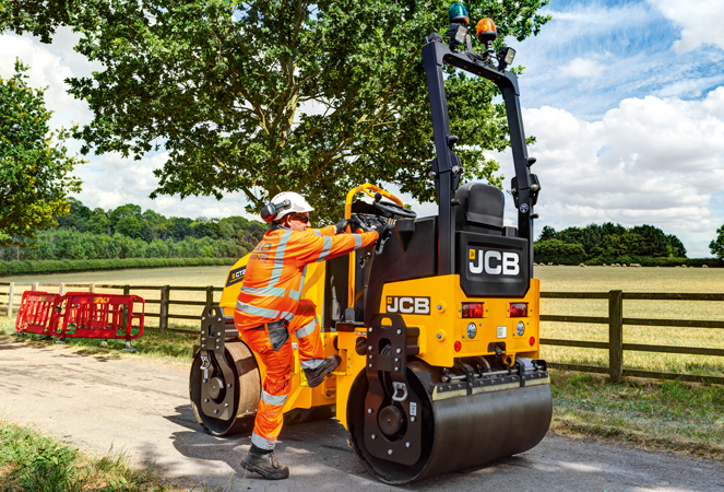 CT260-100/120 Vibratory Tandem Roller operator climbing aboard