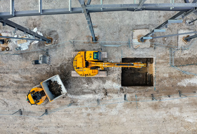 JCB 245XR Tracked Excavator excavating