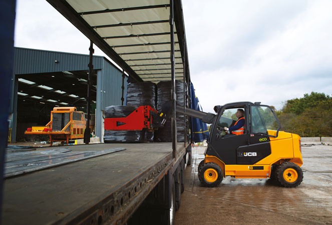 JCB TLT30G Industrial Forklift loading a lorry