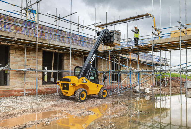 JCB 520-40 Telehandler loading some building materials onto scaffolding