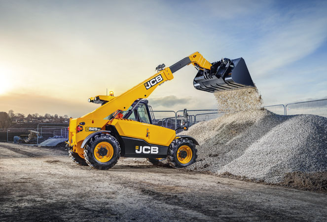 JCB 525-60 Telehandler unloading its shovel