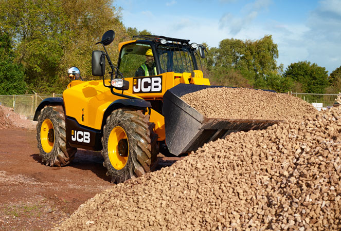 JCB 531-70 Telehandler loading its shovel with rubble 