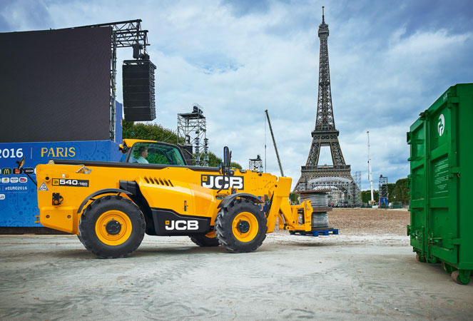 JCB 540v180 Telehandler carrying a load of wiring