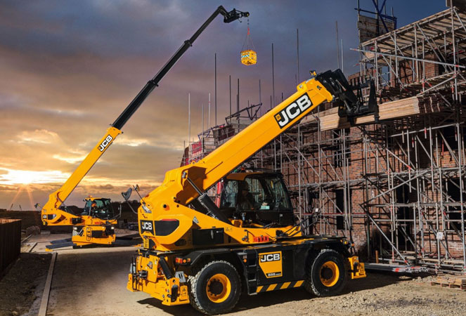 JCB 555-260R Rotating Telehandler lifting scaffold boards