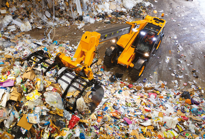 JCB 560-80 Waste Master grabbing rubbish