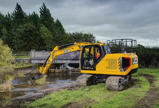 JCB 131X Tracked Excavator removing debris from a body of water