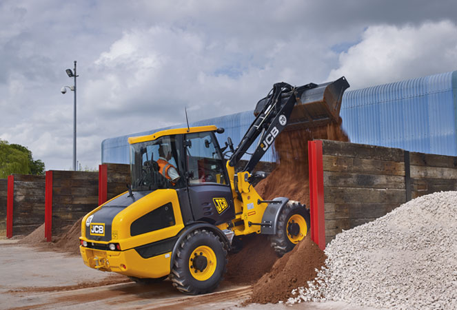 A 406 Wheel Loading Shovel unloding a bucket