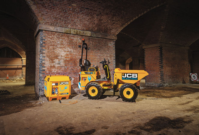 JCB 1.25Qe Power Pack charging a 1T-E Dumper
