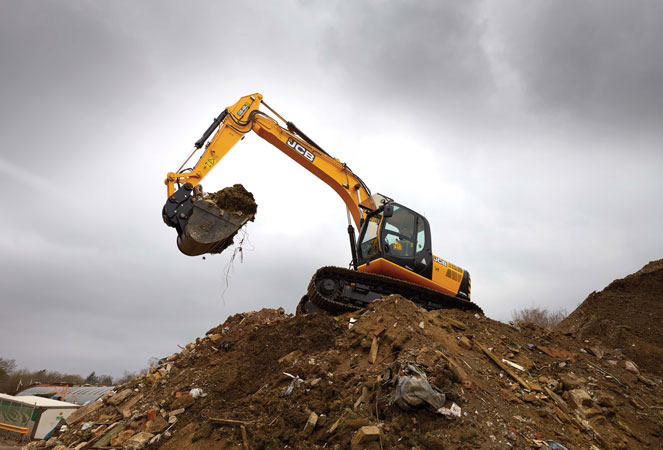 JCB JS160 Tracked Excavator excavating