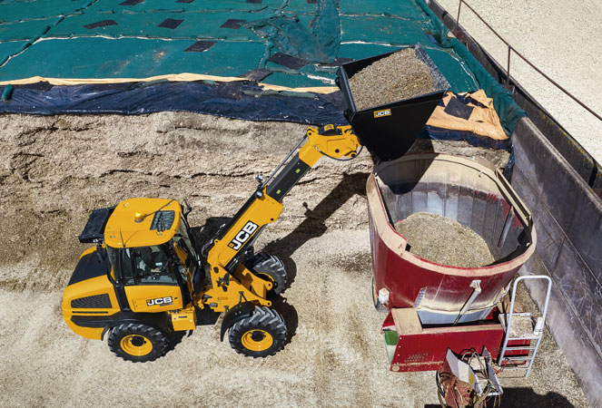 JCB TM220 about to unload shovel