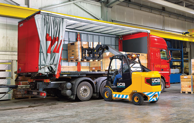 JCB TLT30-19E Loading a lorry